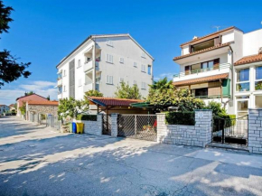 Apartments with WiFi Rovinj - 22524
